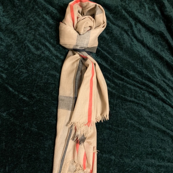 Scarf 🧣 - Picture 2 of 2
